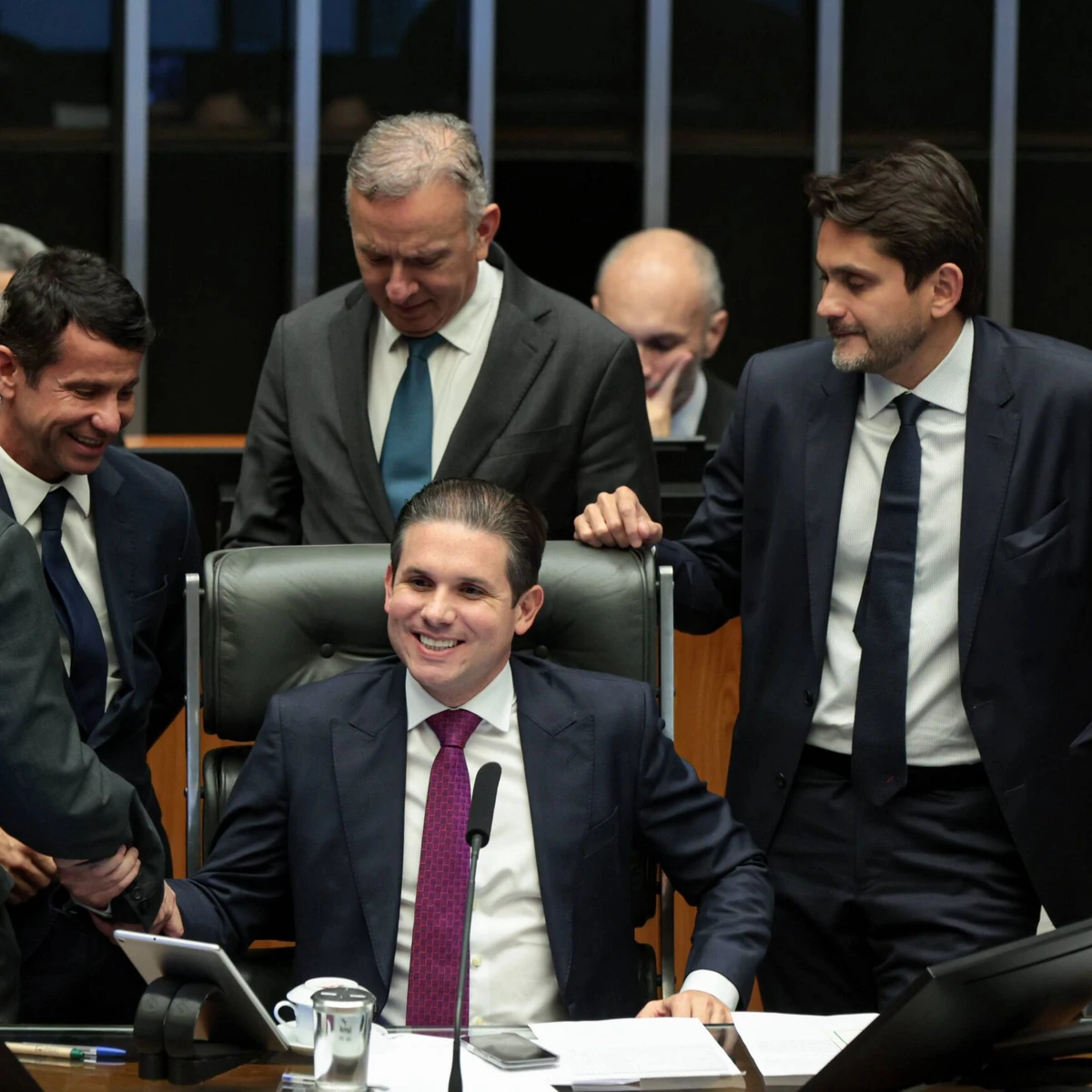 O presidente da Câmara, Hugo Motta, autorizou deputados a permanecerem em seus estados na próxima semana, com sessões e votações pelo sistema Infoleg.