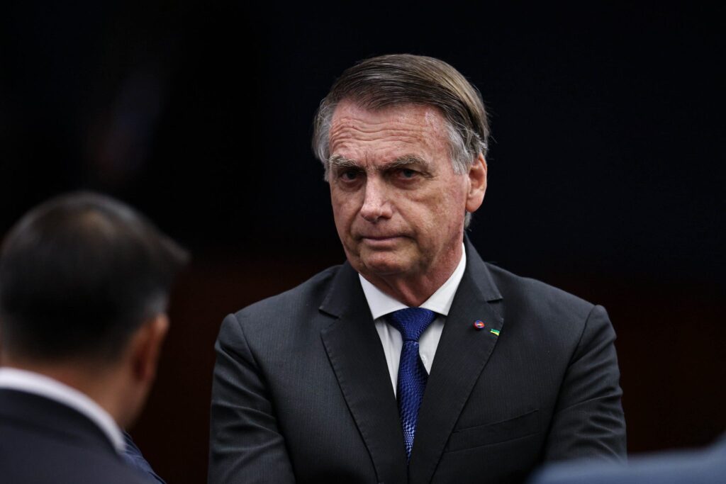 A defesa de Jair Bolsonaro informou ao STF que uma espingarda registrada em nome do ex-presidente permanece, desde sua aquisição, sob custódia de uma empresa de artigos bélicos em Caxias do Sul (RS).