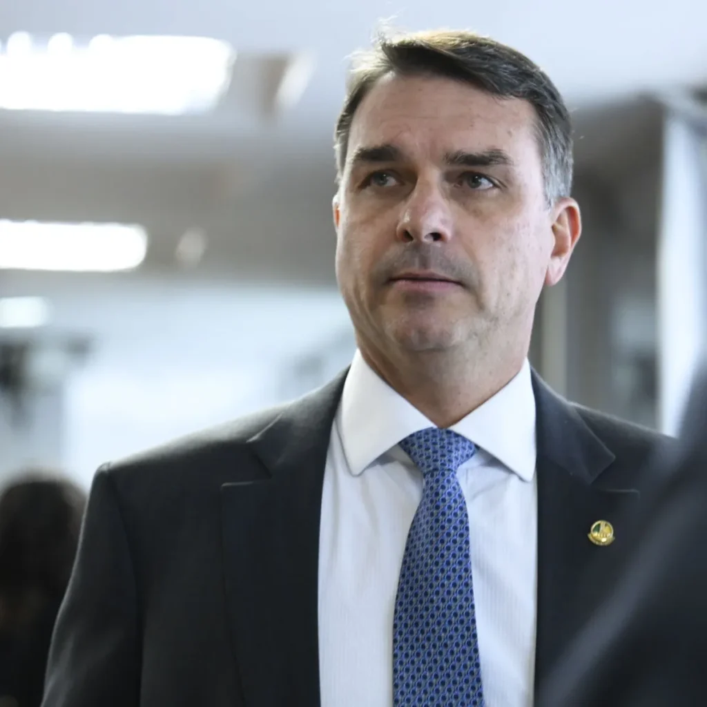 O senador Flávio Bolsonaro deve participar nesta segunda-feira (20) da convenção da federação União Progressista, em São Paulo.