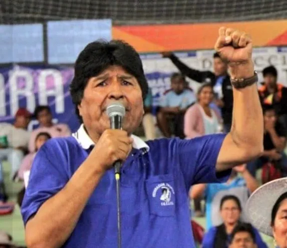 O Ministério Público da Bolívia emitiu uma nova ordem de prisão contra o ex-presidente Evo Morales por supostos crimes de terrorismo e levante armado.