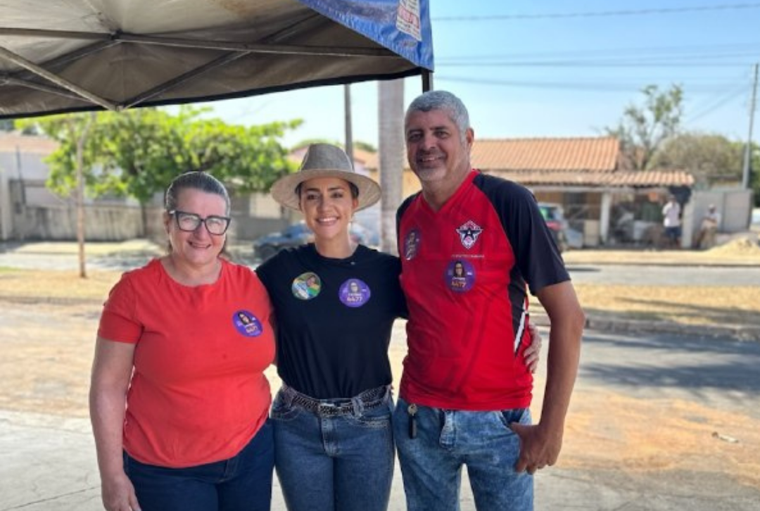 A candidata a deputada federal por Goiás Lorrayne Castro vem conquistando espaço e chamando atenção pela simpatia durante suas agendas pelas ruas e pelo comércio de Caldas Novas.