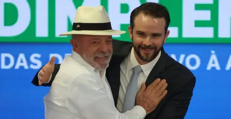 O governo Lula estuda criar uma nova contribuição previdenciária para empresas que mantêm uma parcela elevada de sua força de trabalho contratada como Pessoa Jurídica (PJ).