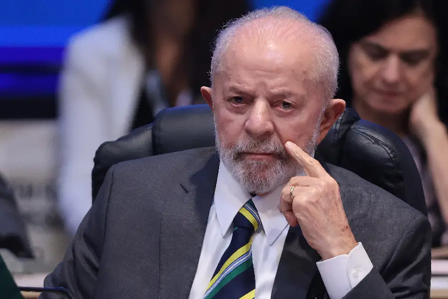 A pesquisa Atlas/Bloomberg divulgada nesta segunda-feira (31) mostra que a maioria dos entrevistados tem uma avaliação negativa do governo do presidente Luiz Inácio Lula da Silva (PT).