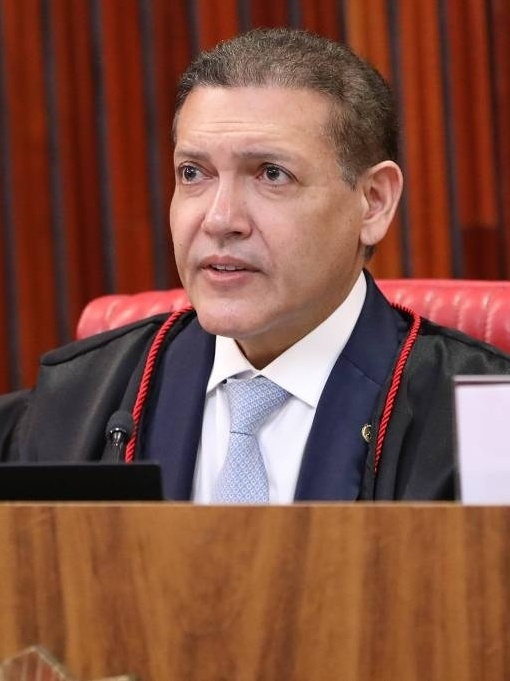 Um vazamento em um botijão de gás ligado a um forno provocou um incêndio no fim da tarde deste domingo (30) na área externa da residência do presidente do TSE, ministro Kassio Nunes Marques.