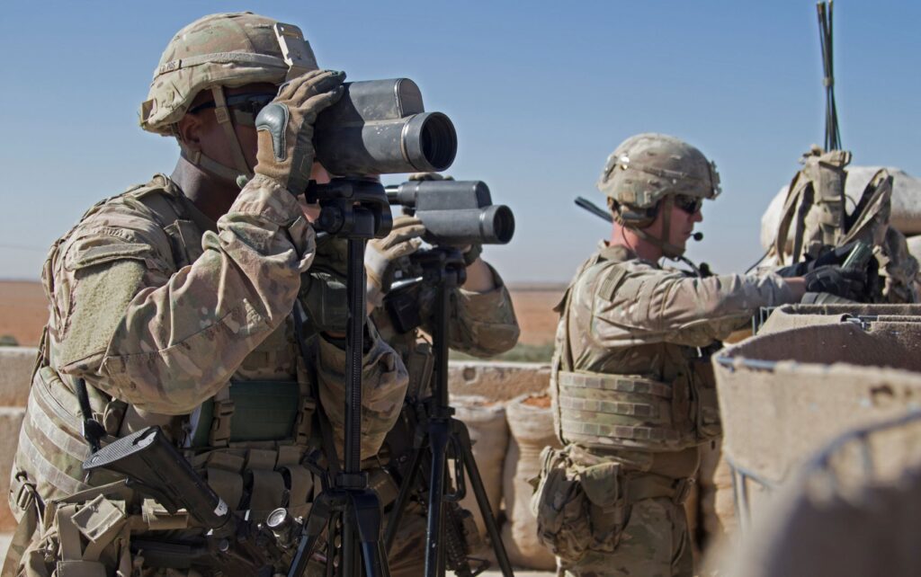 Autoridades dos Estados Unidos discutem a possibilidade de diminuir o número de militares, bases e instalações estratégicas no Oriente Médio caso o governo Donald Trump consiga consolidar o fim do conflito com o Irã.
