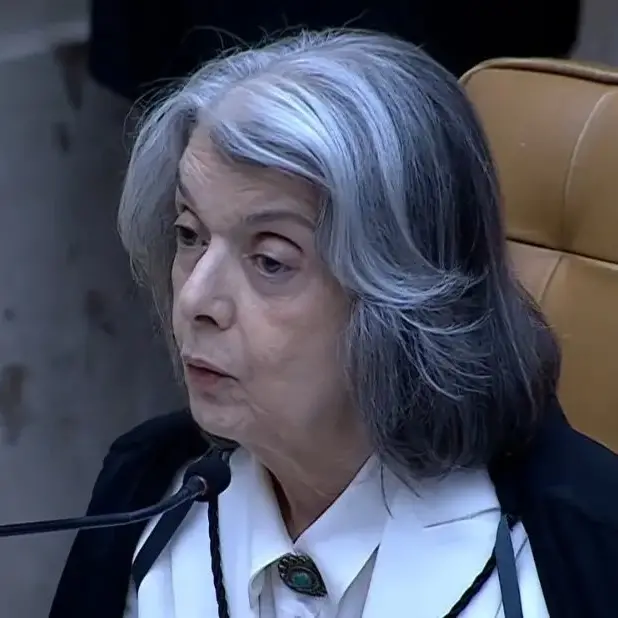 A ministra Cármen Lúcia afirmou nesta terça-feira (15) estar em estado de “profunda consternação e tristeza” diante da crise que atinge o Supremo Tribunal Federal.