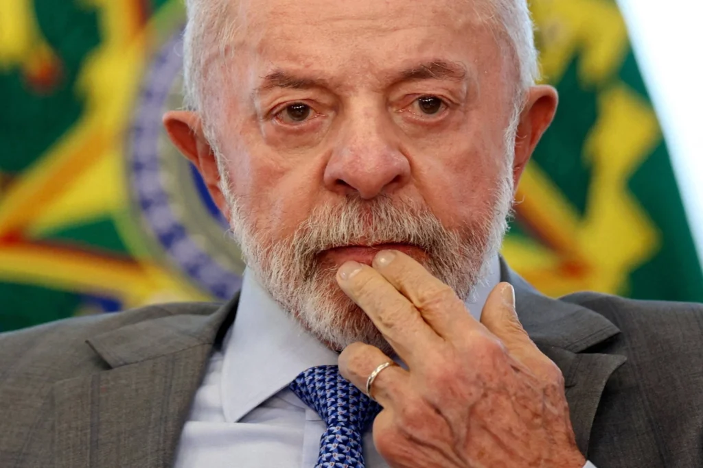 Durante entrevista ao programa Canal Livre, da Band, o presidente Luiz Inácio Lula da Silva (PT) afirmou acreditar que seu filho, Fábio Luís Lula da Silva, o Lulinha, e seu ex-chefe de gabinete, Marco Aurélio Santana Ribeiro, o Marcola, são “100% inocentes”.