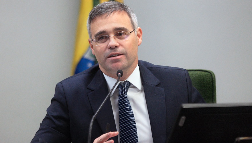 A atuação do ministro André Mendonça, do STF, nas investigações envolvendo o Banco Master passou a receber forte repercussão entre setores da direita nas redes sociais.