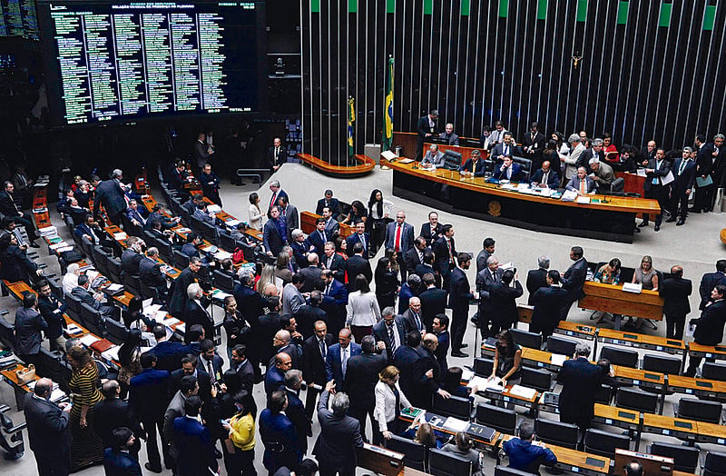 O mercado de produtos ilegais provoca prejuízos superiores a R$ 500 bilhões por ano aos setores produtivos e aos cofres públicos, segundo estimativa apresentada em relatório da Câmara dos Deputados.
