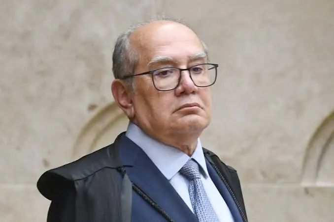 Um vídeo gravado em 2024 voltou a circular nas redes sociais e mostra um homem encontrando o ministro Gilmar Mendes, do STF, durante um momento de café.