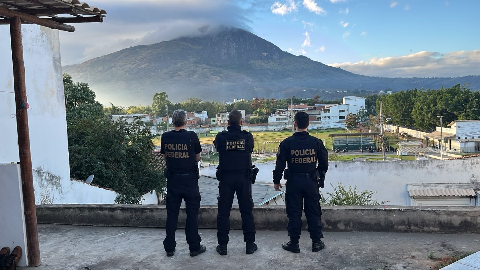 A Polícia Federal deflagrou nesta terça-feira (1º) a Operação Batedor, contra um grupo investigado por promover migração ilegal na região de fronteira entre Bonfim (RR) e Lethem, na Guiana.